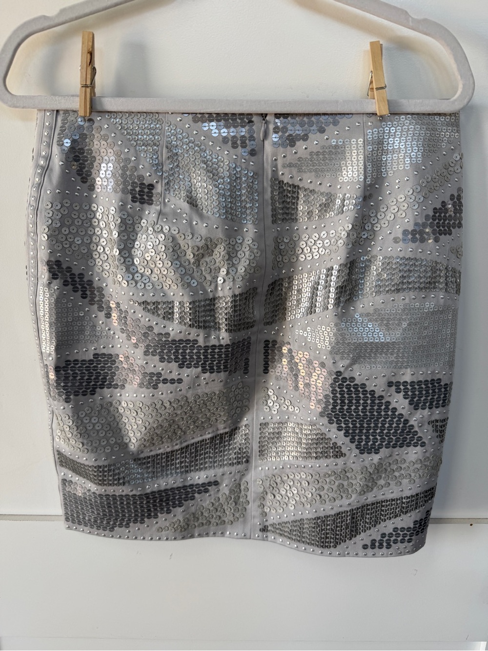 White House Black Market 6 Sequined Silver Mini Skirt - Picture 4 of 10